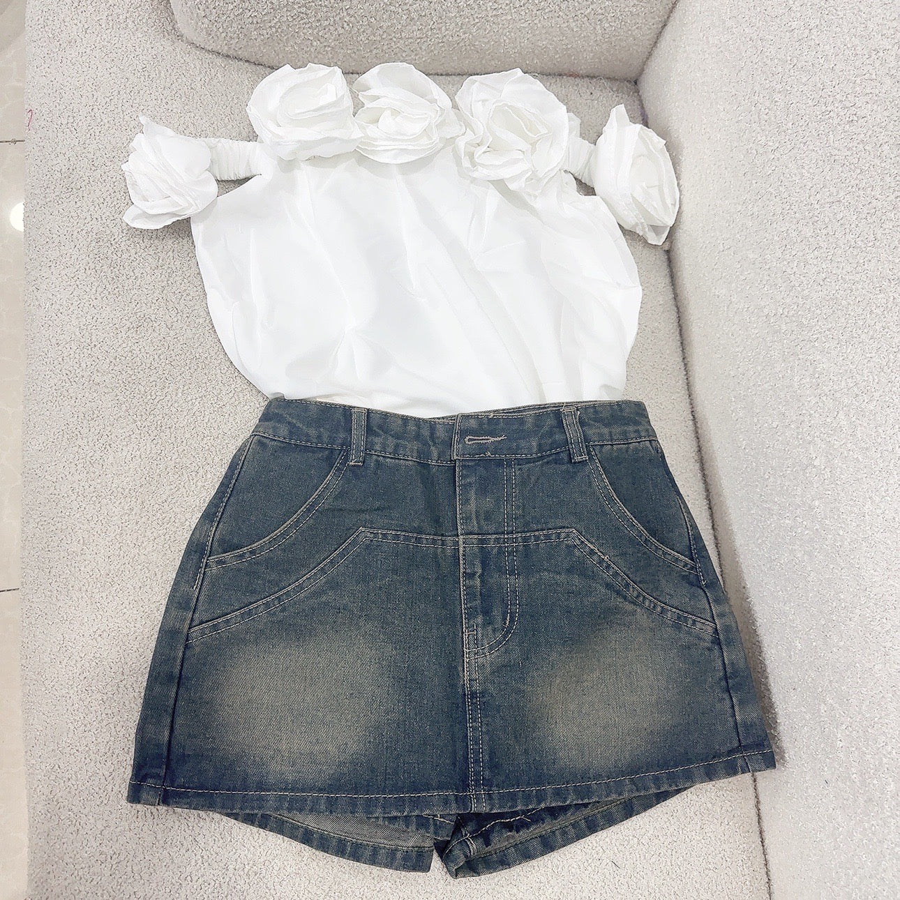 Set pka white with jeans