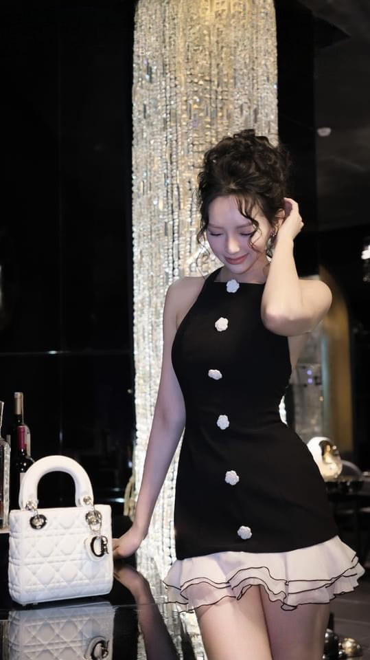 Chanel party dress bw