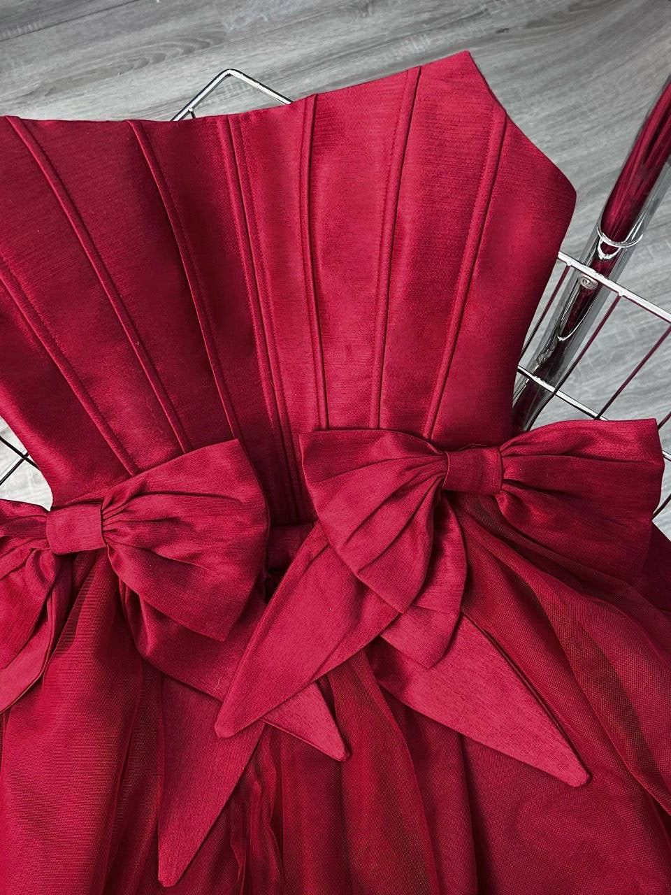 Party red bow