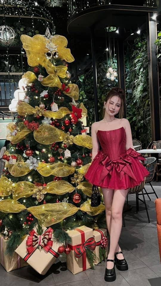 Party red bow