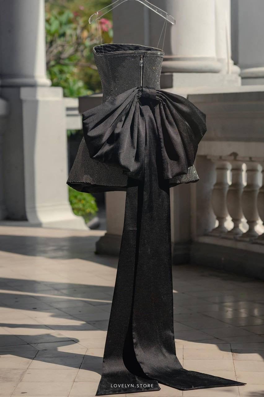 Party silver bow black