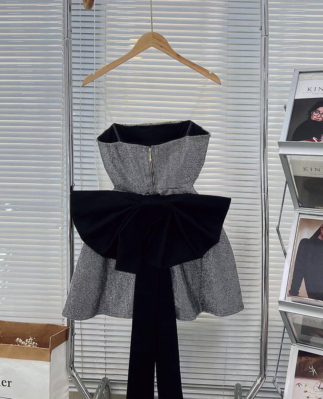 Party silver bow black