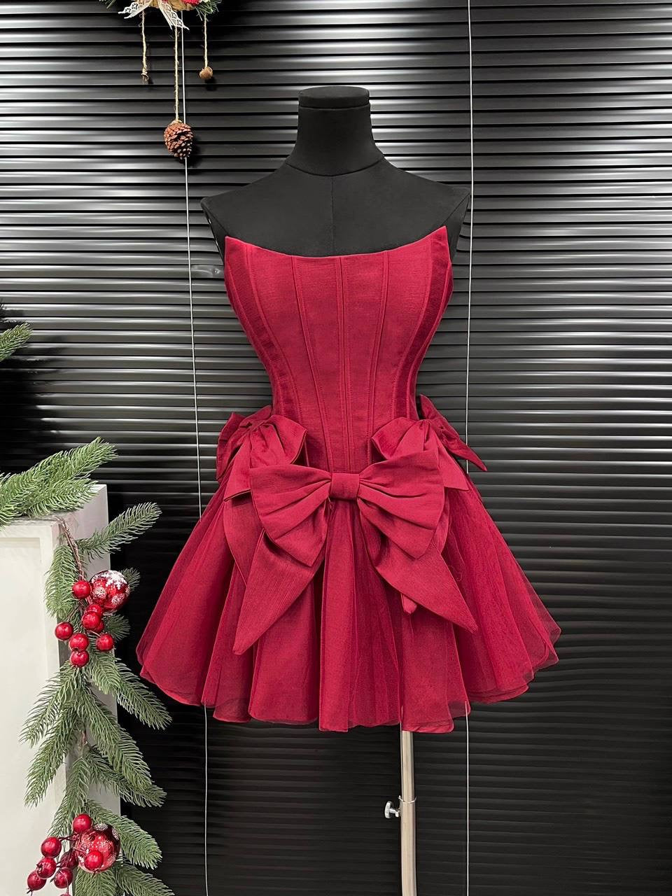 Party red bow