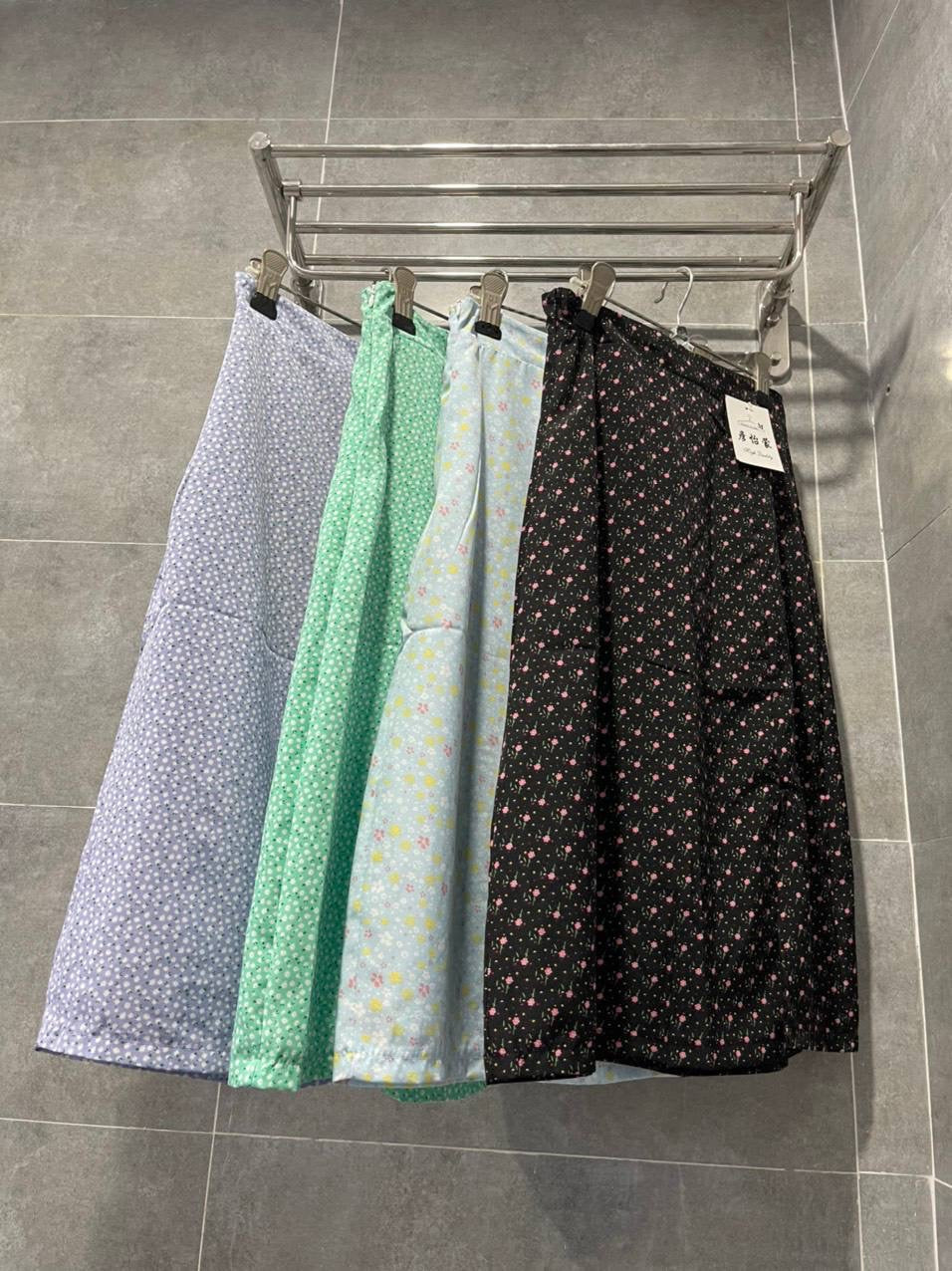Skirt straight flowers pattern