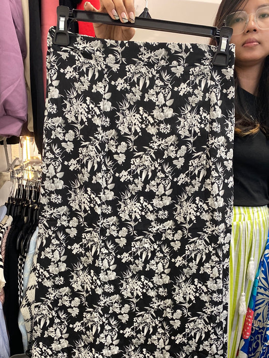Skirt Black Flower line
