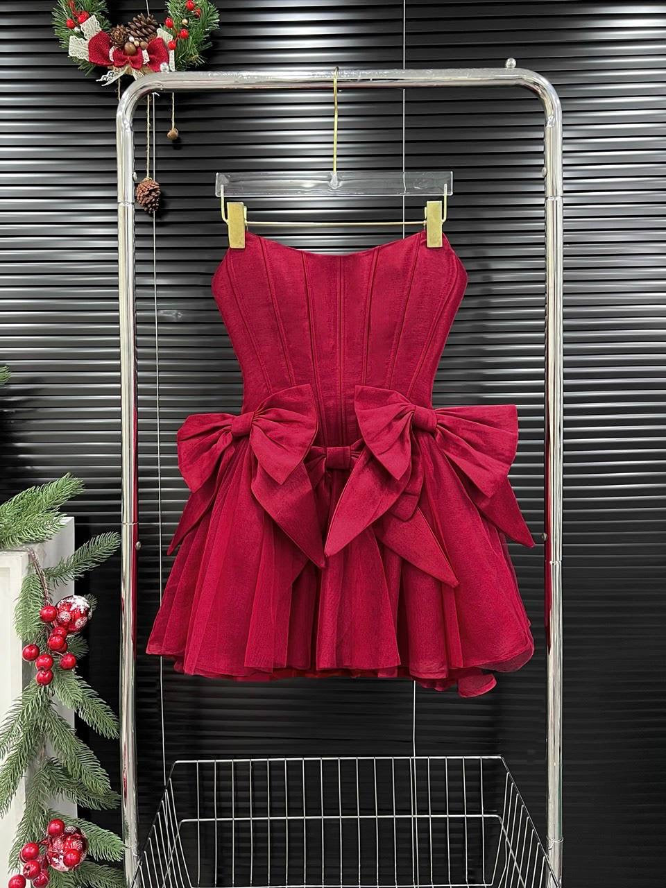 Party red bow
