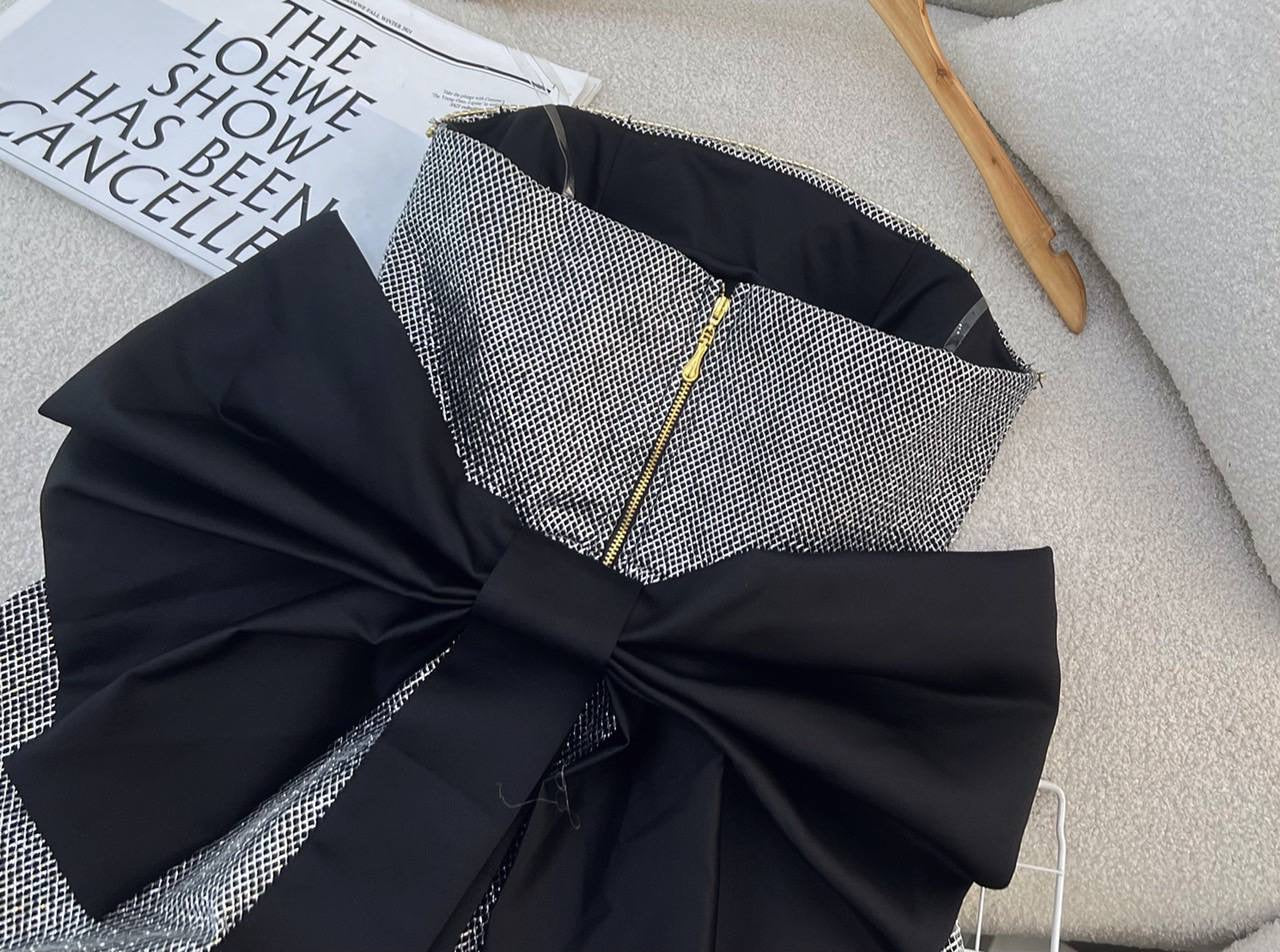 Party silver bow black