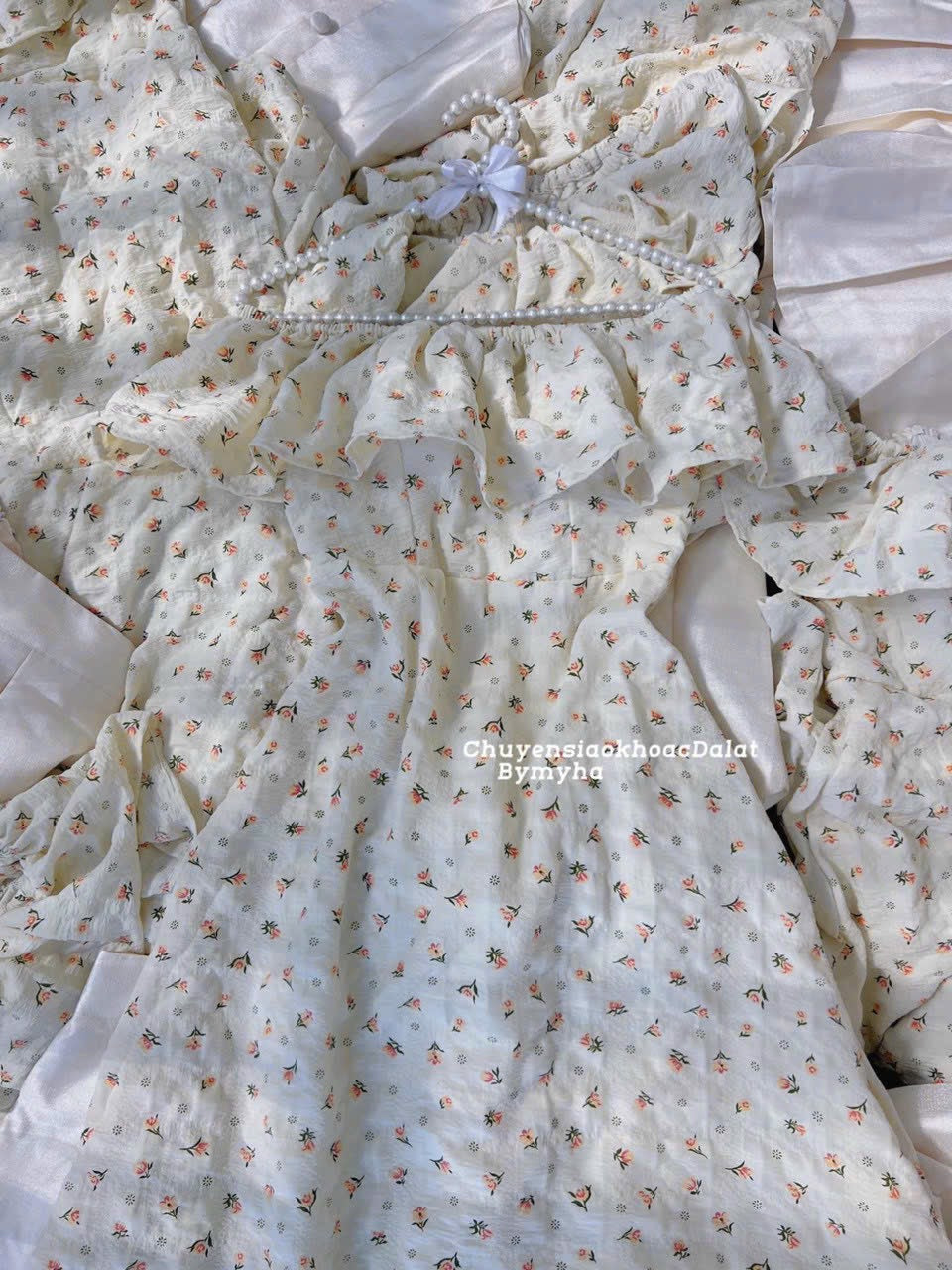 Off shoulder dress cream