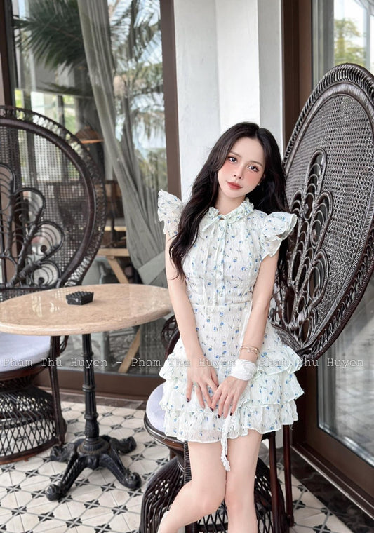 Set dress with bow hair
