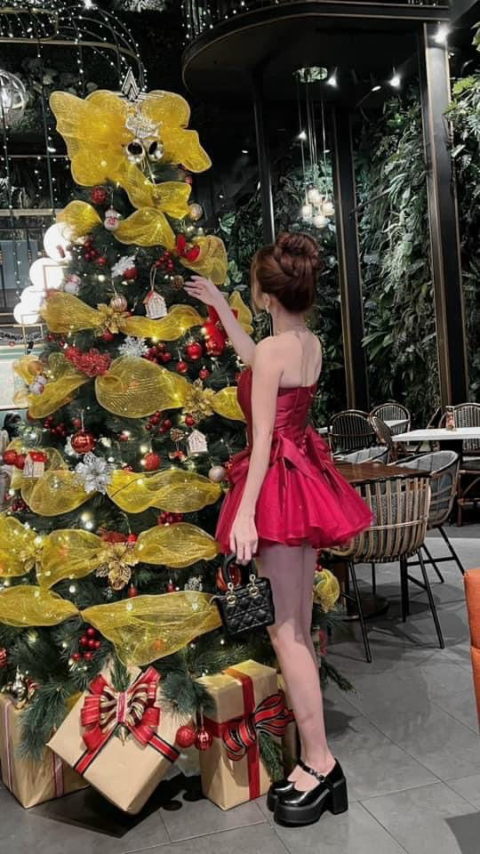 Red party best seller