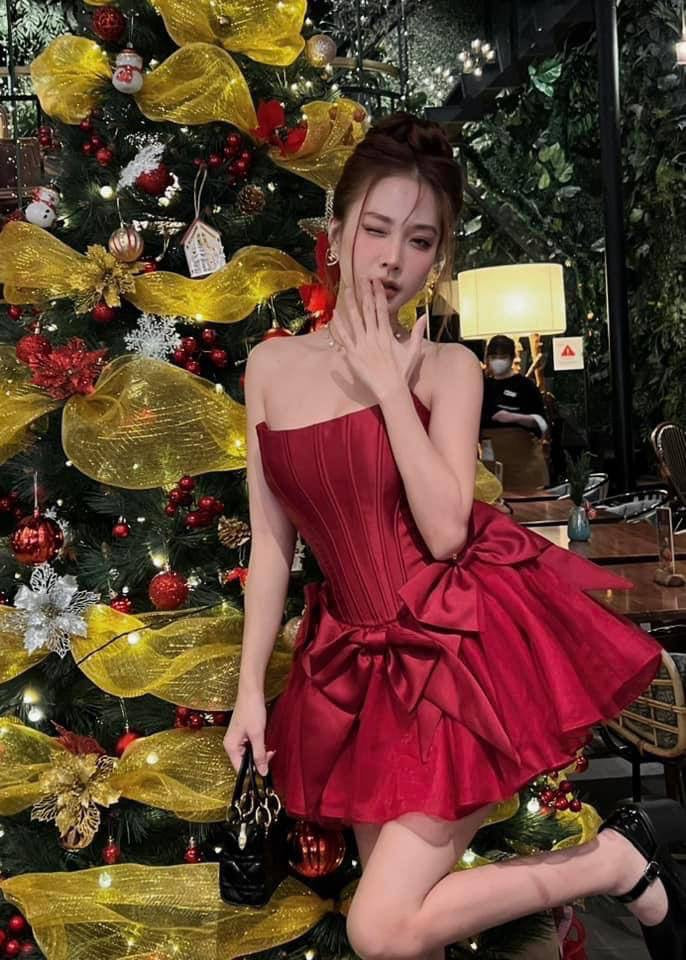 Party red bow